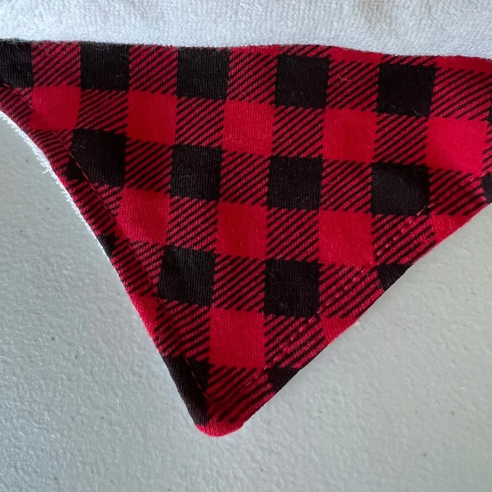 NWT - Christmas 5 Piece Set - 2 Pairs Booties, 3 Bandana Bibs - 0-6 mont…